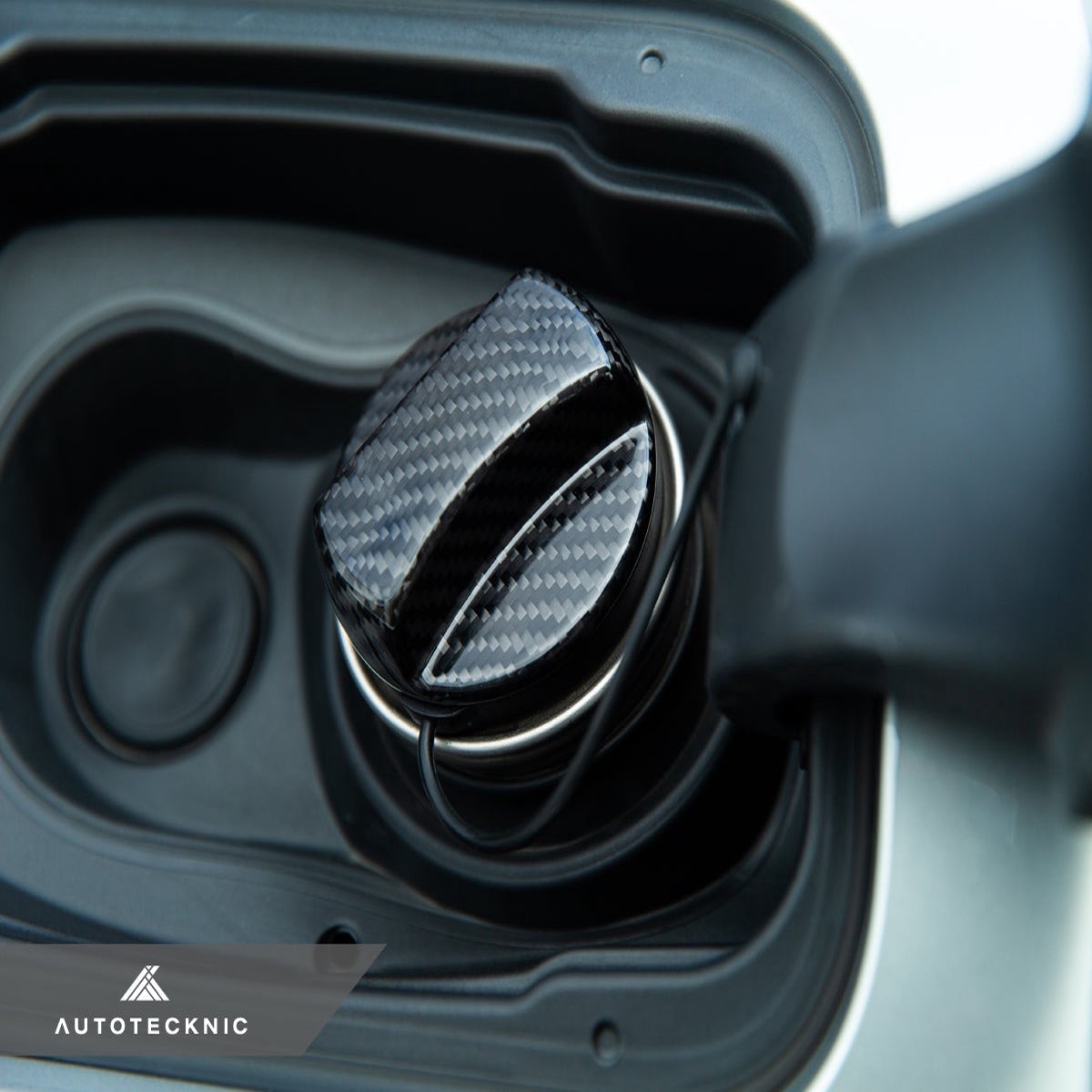 AutoTecknic Dry Carbon Competition Fuel Cap Cover - BMW E60 M5 | 5-Series