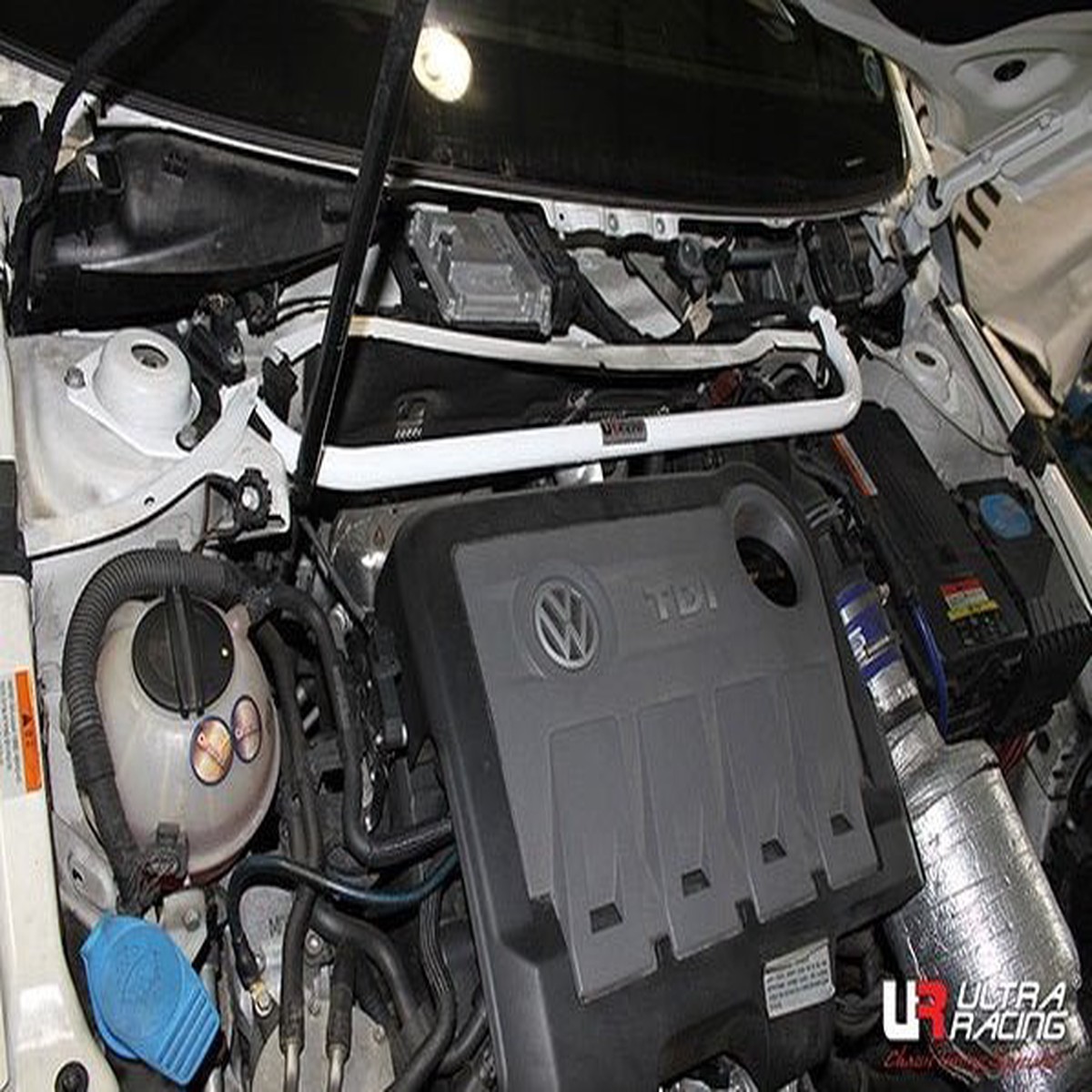 VW Passat CC 2.0D/3.6 AWD 05-13 Ultra Racing Front Upper Strutbar  URKR-TW2-2729