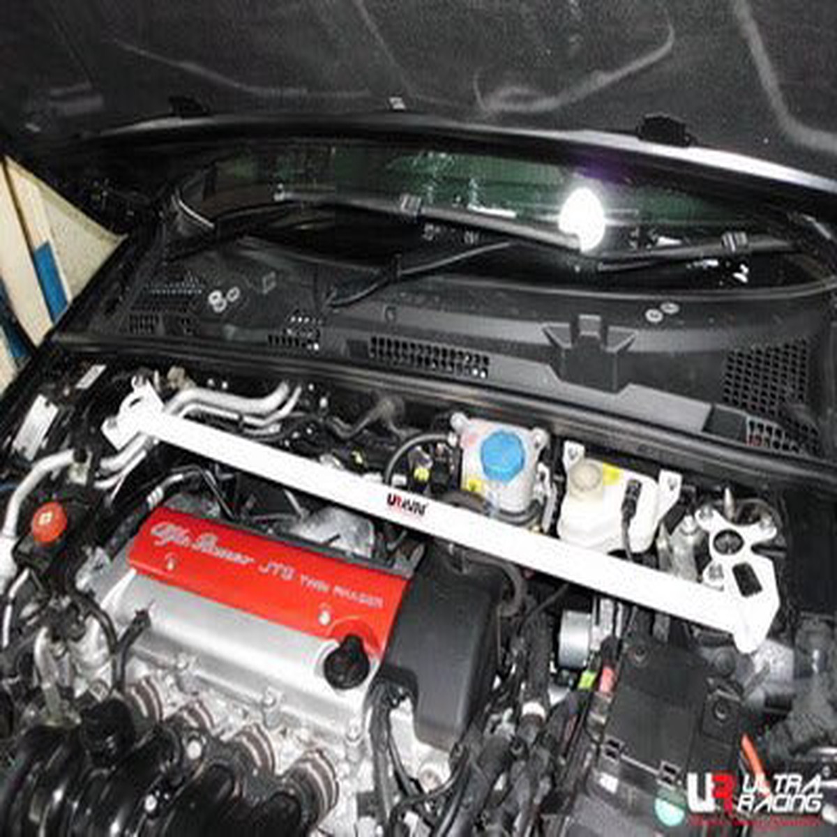 Alfa Romeo 159 2.2 05+ / Brera 3.2 Ultra Racing 2-Point Front Upper Sr  UR-TW2-1604