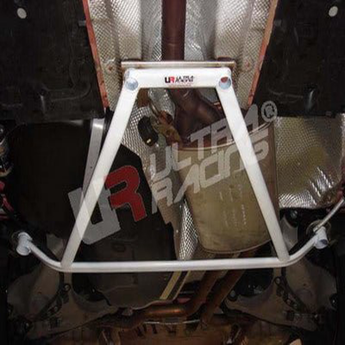 Audi A4 04-07 FSI Ultra Racing 4-Point Rear Lower Brace  UR-RL4-322