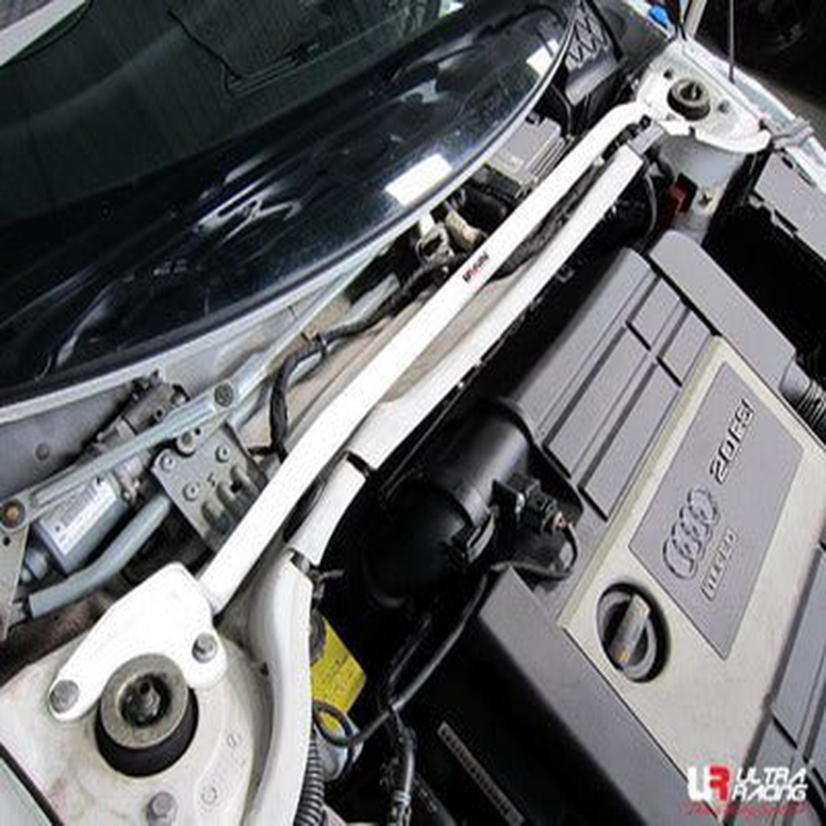 Audi TT 8J 06+/TTS Quattro 08+ Ultra Racing Front Upper Strutbar  UR-TW2-1212