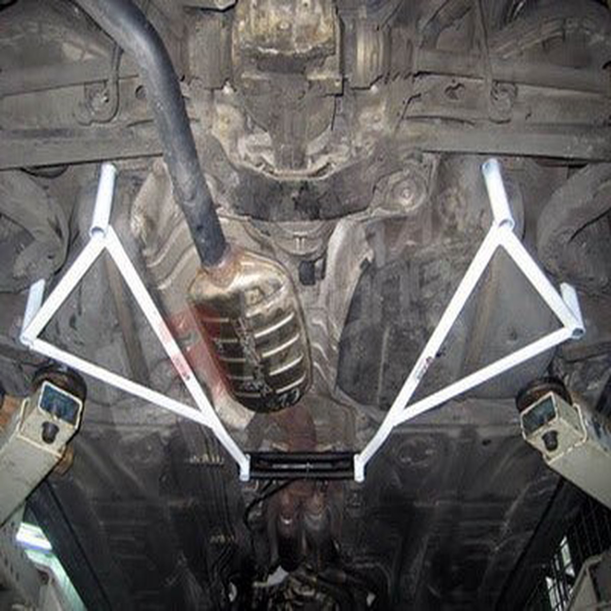 BMW 3-Series E46 99-05 Ultra Racing 2x 3-Point Rear Member Braces  UR-RS6-995P