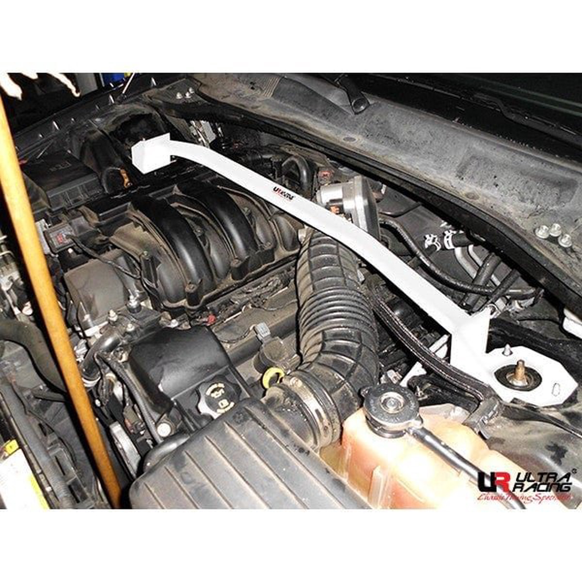 Chrysler 300C V6 05-10 Ultra Racing 2-Point Front Upper Strut Bar  URUS-TW2-2340