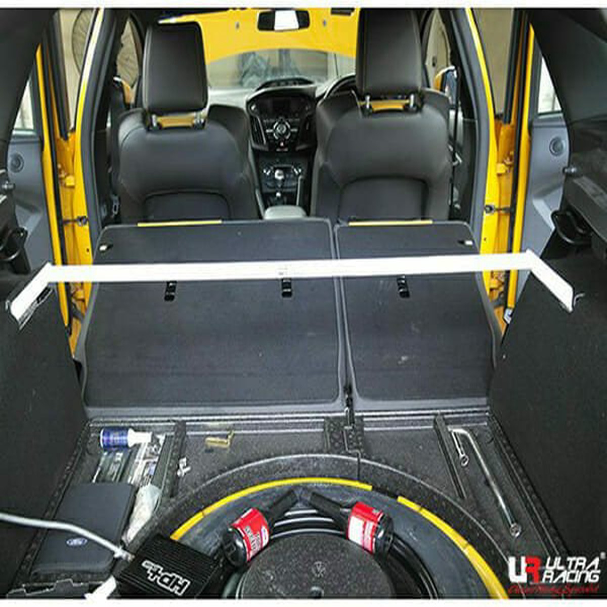 Ford Focus ST 2.0 12-18 Ultra Racing 2-Point Rear Upper Strutbar  UR-RE2-3111