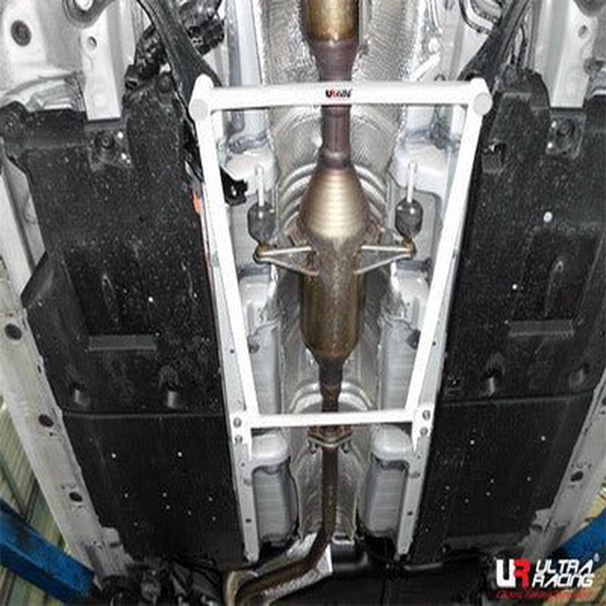 Lexus CT200H / Prius XW30 Ultra Racing 4-Point Mid Brace  UR-ML4-1627