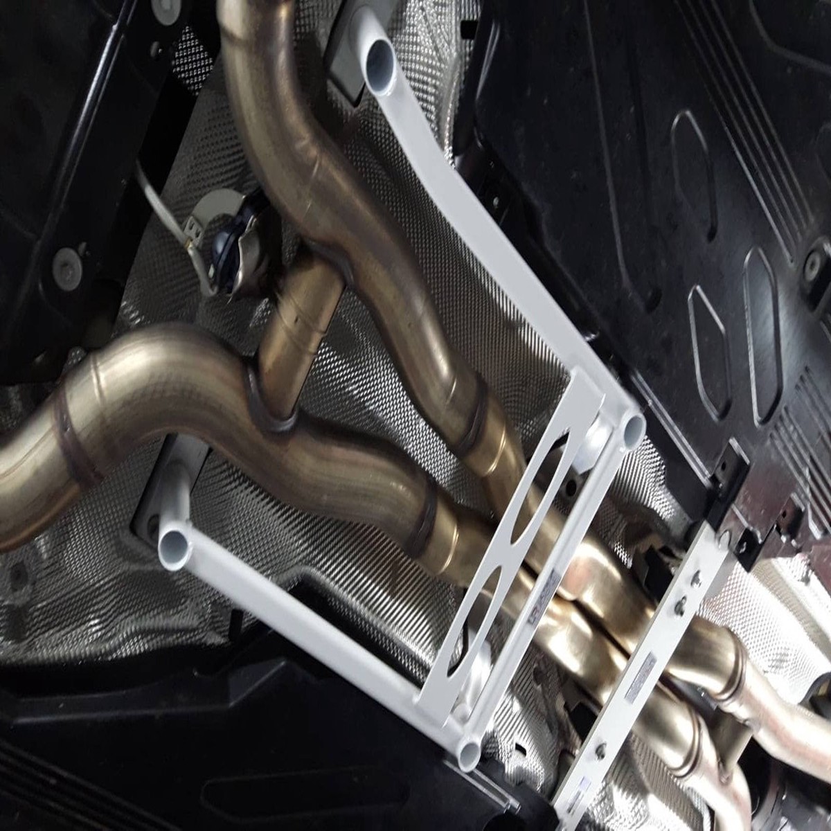 Mercedes C63 S205 02-11 V6 Ultra Racing 4-Point Mid Lower Bar  URTW-ML4-3882