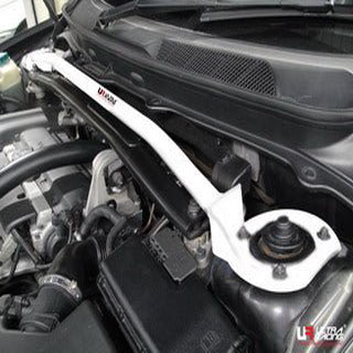 Volvo XC90 02+ 2.5 Ultra Racing 2-Point Front Upper Strutbar  UR-TW2-1126