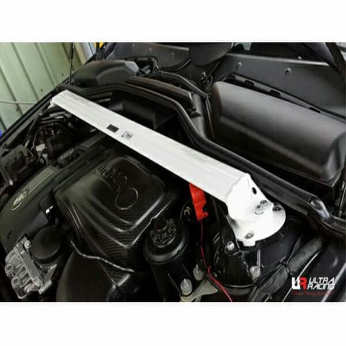 BMW 5 E60 535i 3.5TT 2WD 07-10 Ultra Racing 2-Point Front Upper Strut  UR-TW2-3002