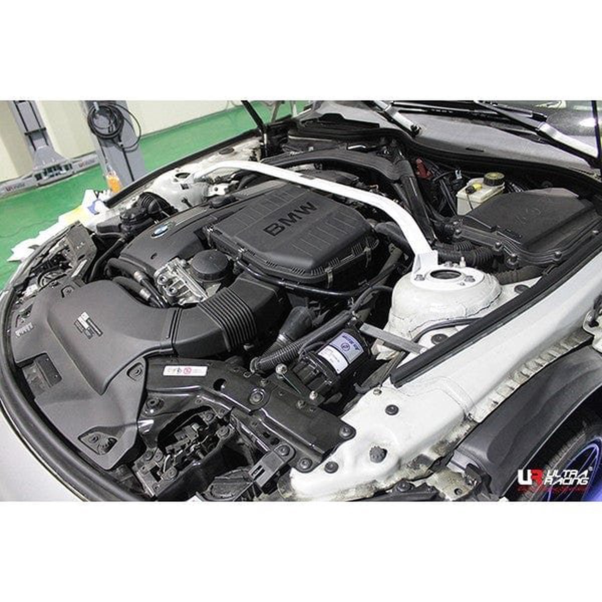 BMW Z4 E89 09+ Ultra Racing 2-Point Front Upper Strutbar  URKR-TW2-2539