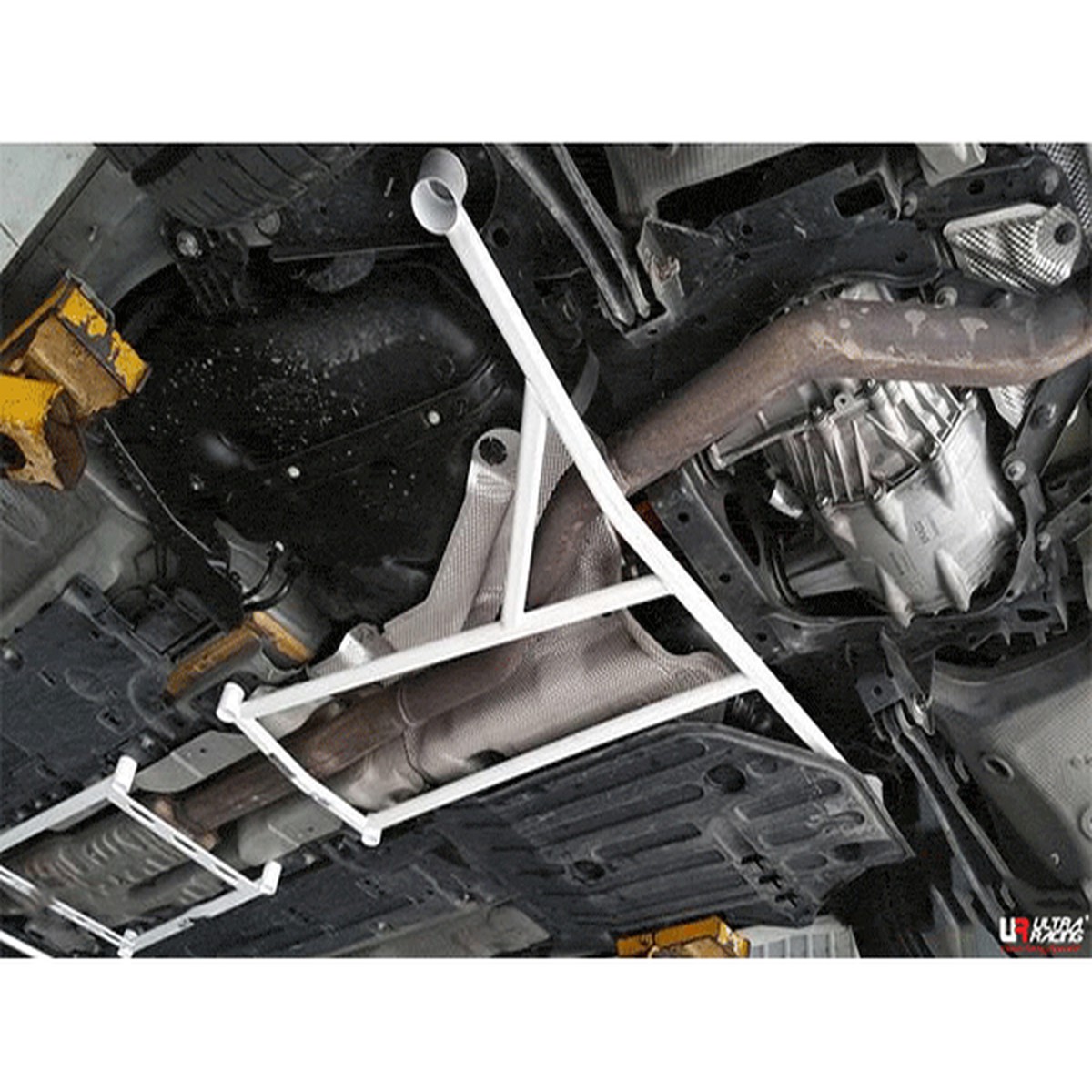 Volvo XC90 T8 2.0 15+ Ultra Racing 4-Point Rear Lower Bar  UR-RL4-3759