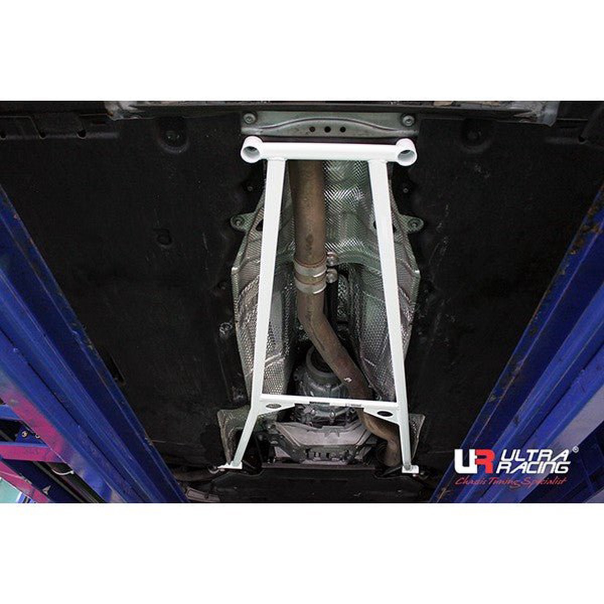 Audi A6 C7 11+ Ultra Racing 4-Point Rear Lower Brace  URKR-ML4-2227