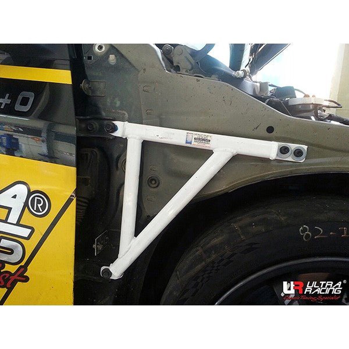 Chevrolet Cruze 08+ Ultra Racing 3-Point Fender Brackets  URKR-FD3-2205P