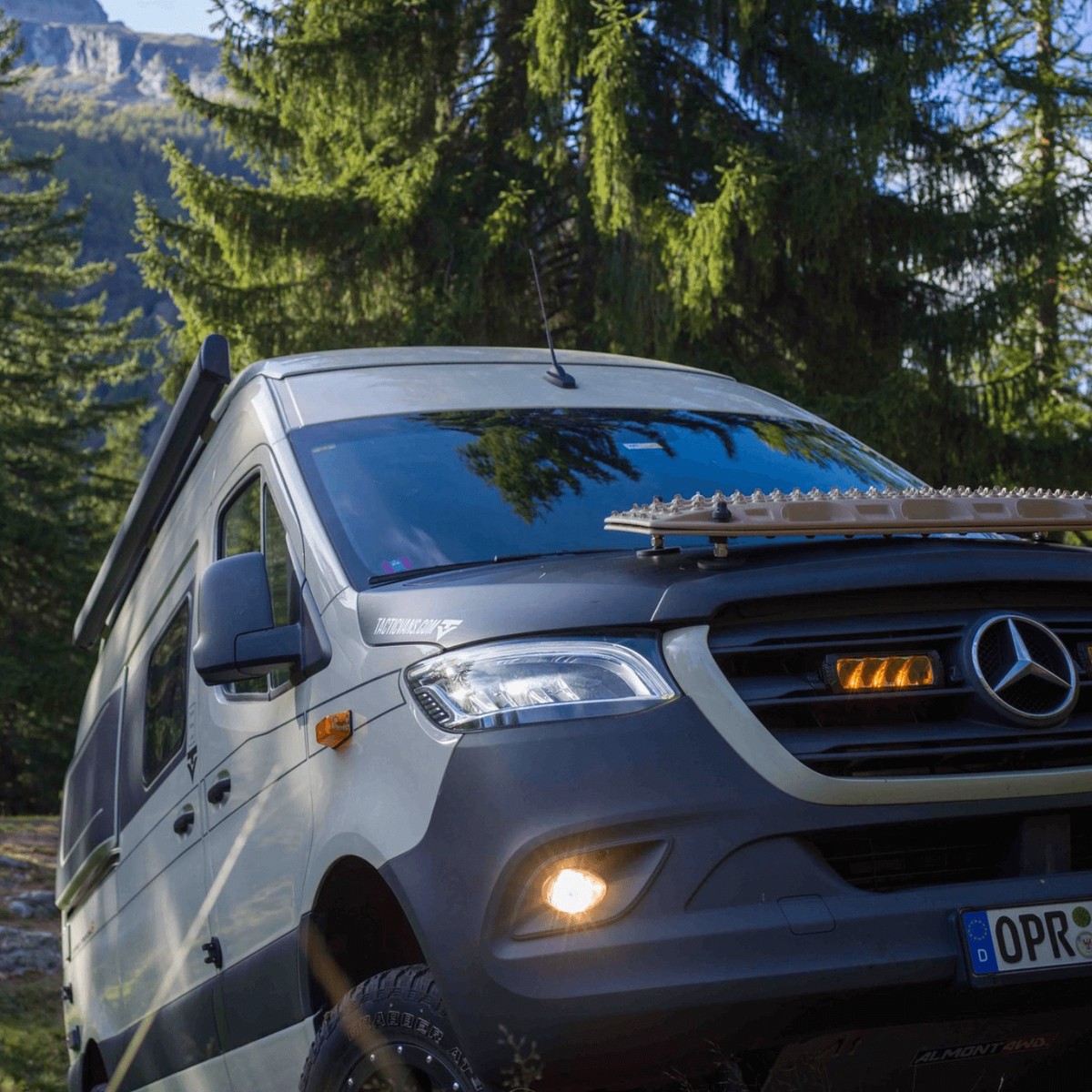 Tactic Vans Magnetic Mounts for MAXTRAX  Curved Surfaces
