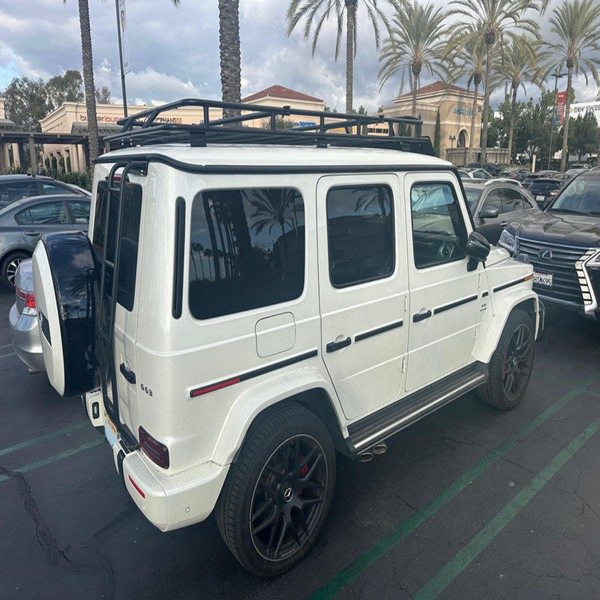 GOBI Mercedes G-Wagon AMG G 63 Stealth Rack with Sunroof & Lightbar Setup