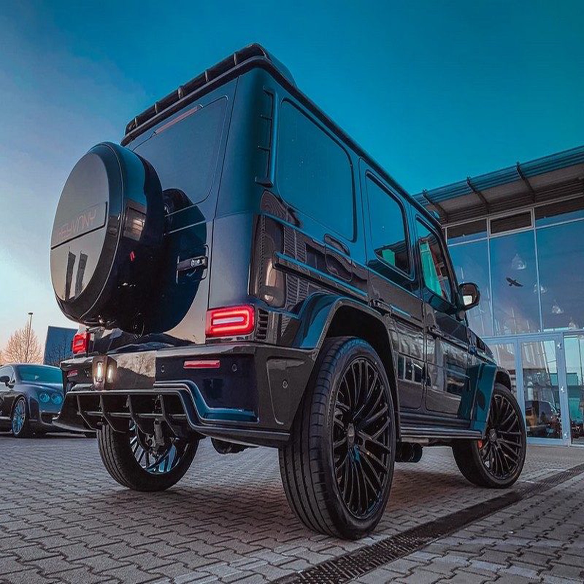 Carbon Fiber Rear Spare Wheel with Illuminated Keyvany Logo for G-Class W464