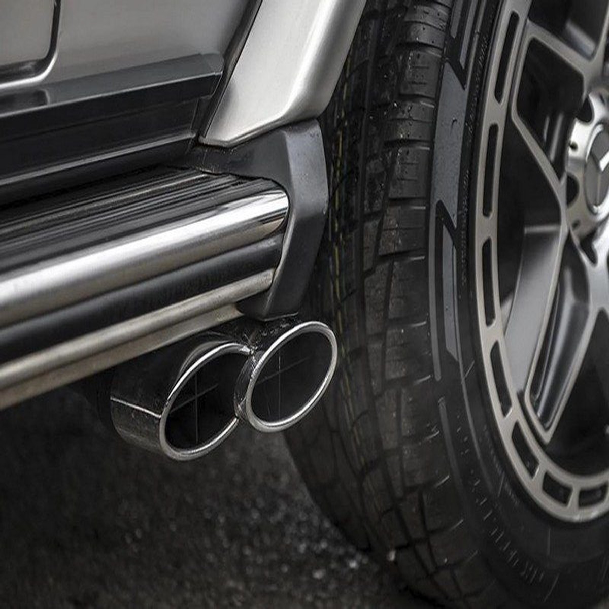 Kahn Design Twin Exhaust Side Pipes for Mercedes G-Wagon 2 Door (1990-2006)