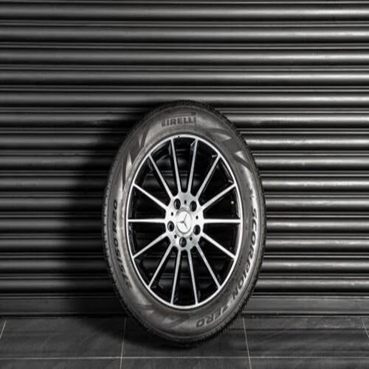 Kahn 22 Inch Forged Alloy Wheels & Tires for Mercedes G-Class G63 W463/W464