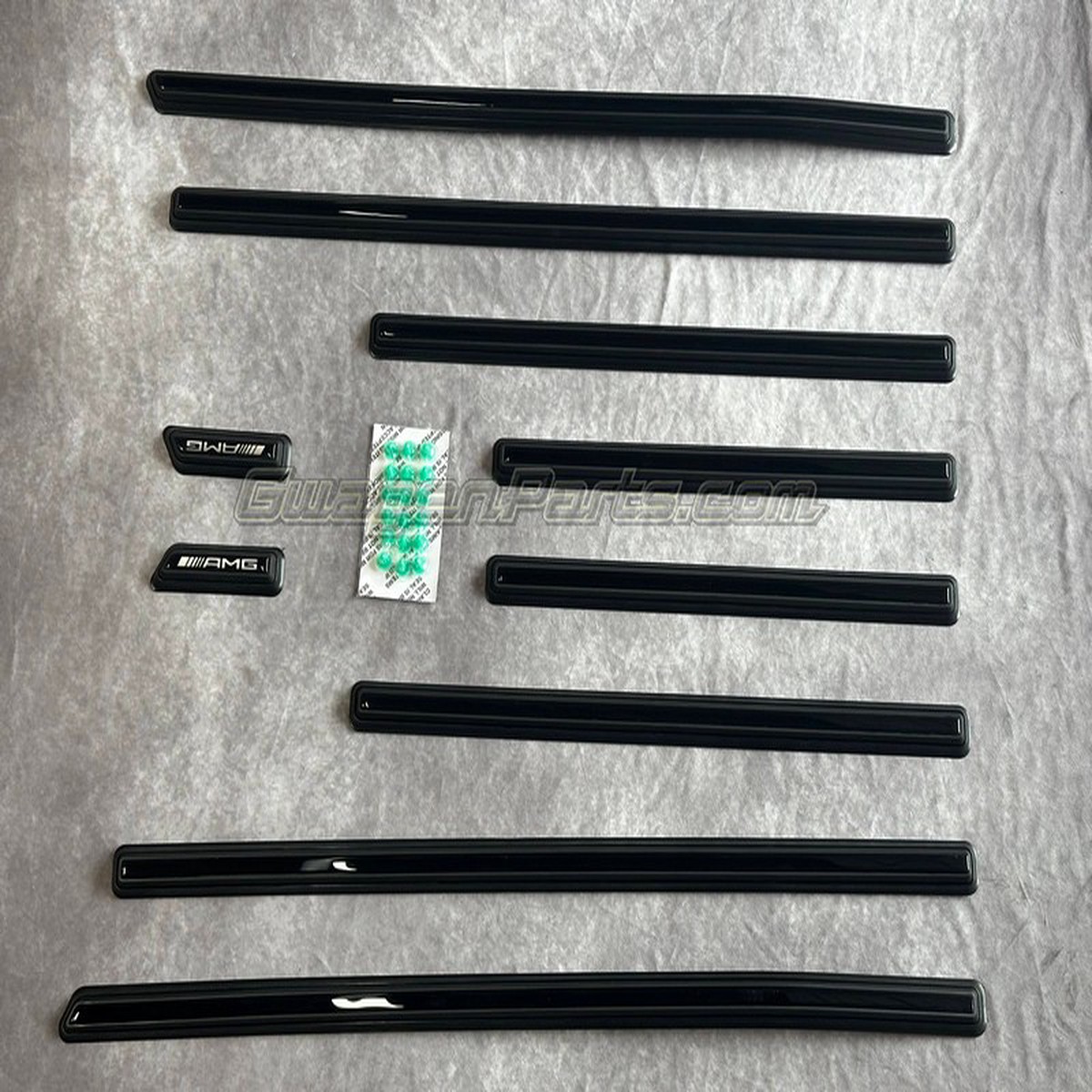 2019-on Style Side Trim with Gloss Black Insert for G-class W463