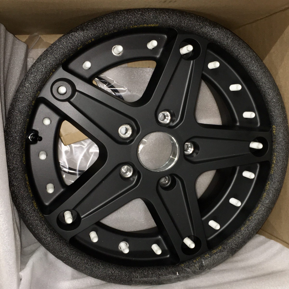 Hutchinson 18-inch Beadlock Wheels for Mercedes G-class in Matte Black