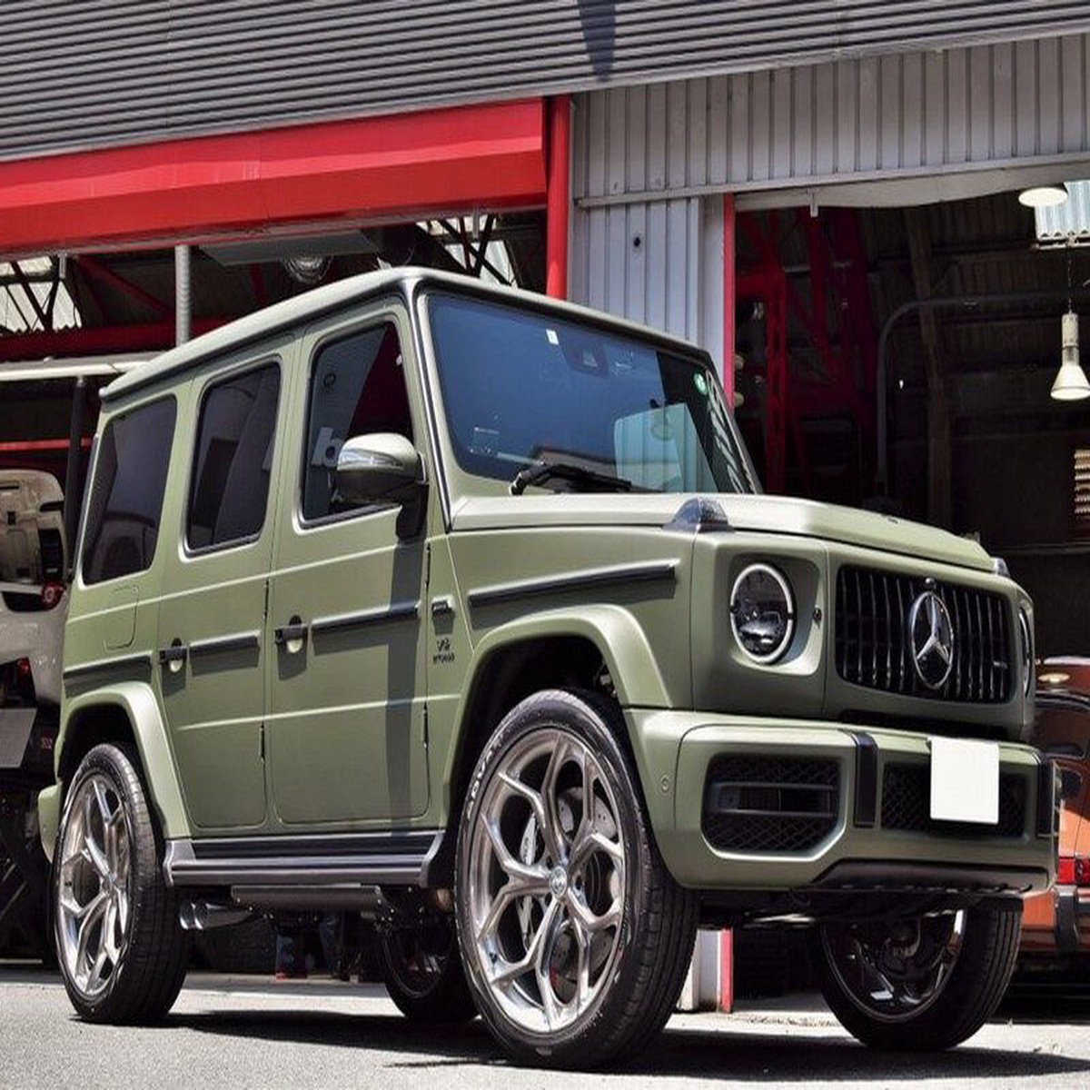 Mercedes-Benz G63 with HRE P111SC Wheels  24 Inch Brushed Dark Clear Finish